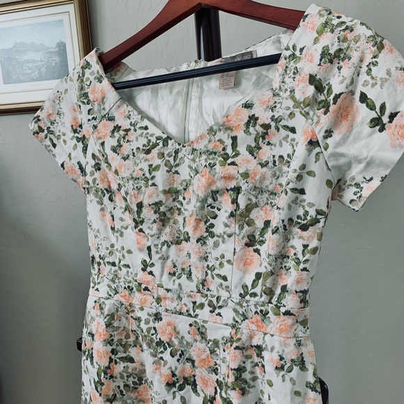 Forever 21 | Floral Dress - Picture 2 of 4